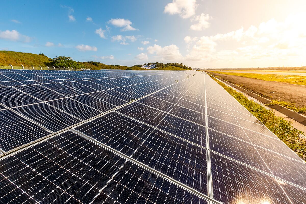 Centrale solaire à l'aéroport de Salvador Bahia au Brésil