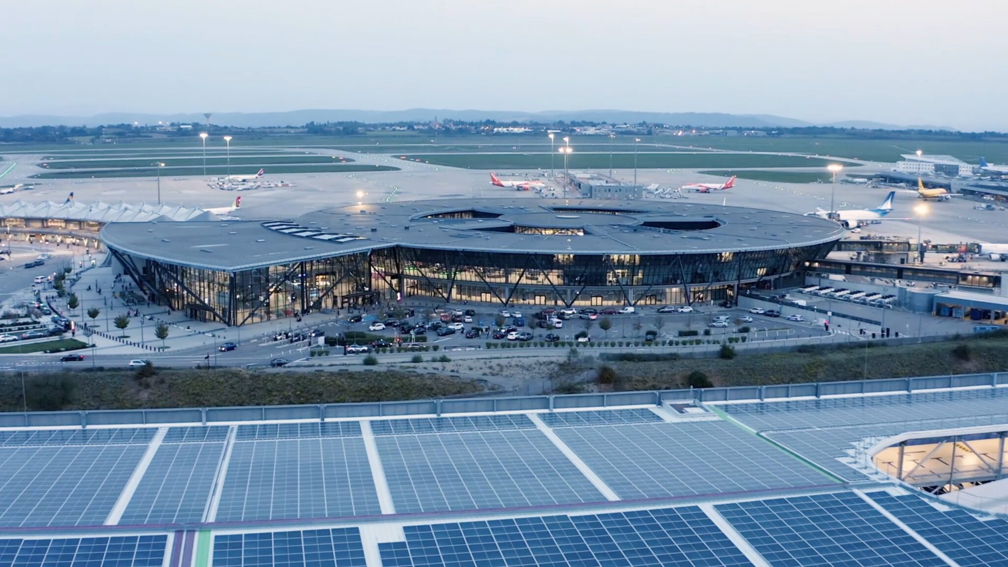 VINCI Airports annonce l’atteinte, par l’aéroport Lyon-Saint Exupéry, du zéro émission nette de carbone et l’obtention de la certification internationale ACA 5